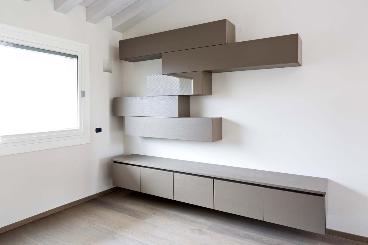 Pavimento in rovere grey: Casa B. E.