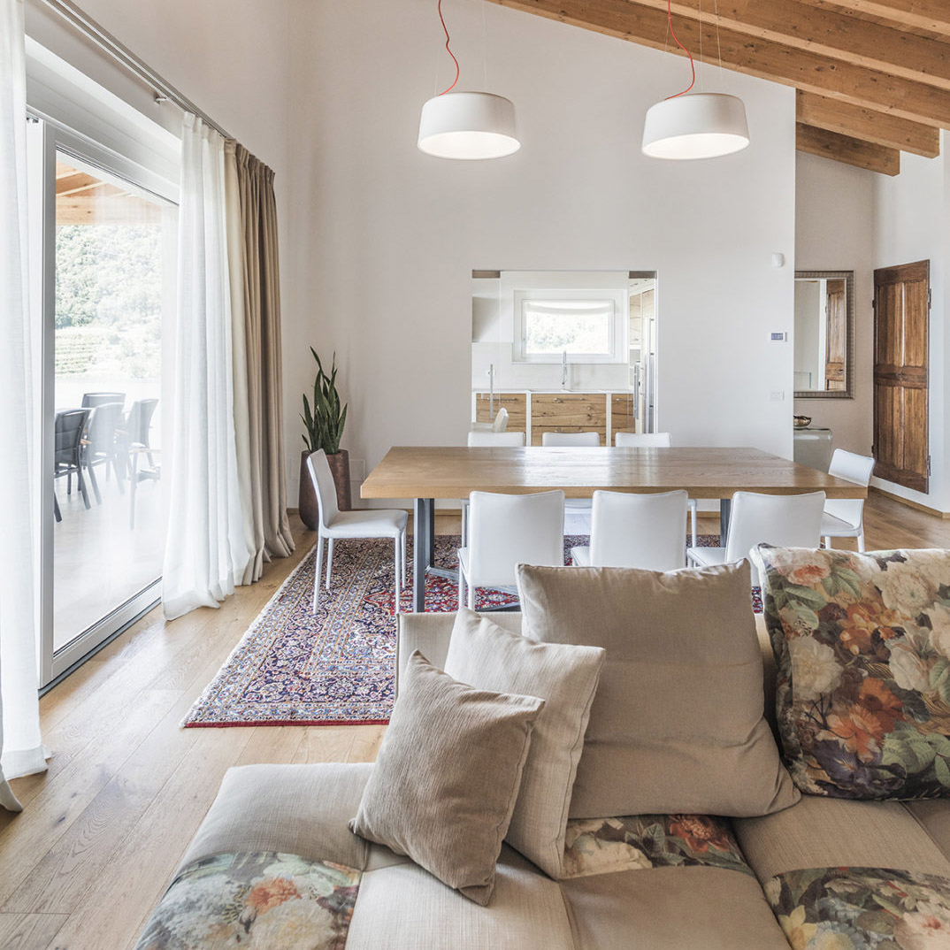 Parquet in rovere spazzolato: Villa con Piscina A. A.