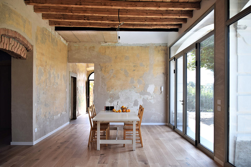 Sala da pranzo parquet prefinito - Pavimento in parquet in rovere naturale: Casa M. S. - Parquet Prefinito: che cos’è, caratteristiche ed esempi - Hausfloor parquet Brescia Bergamo Milano