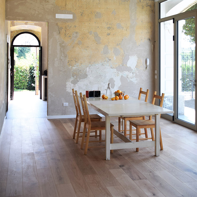 Pavimento in parquet in rovere naturale: Casa M. S.