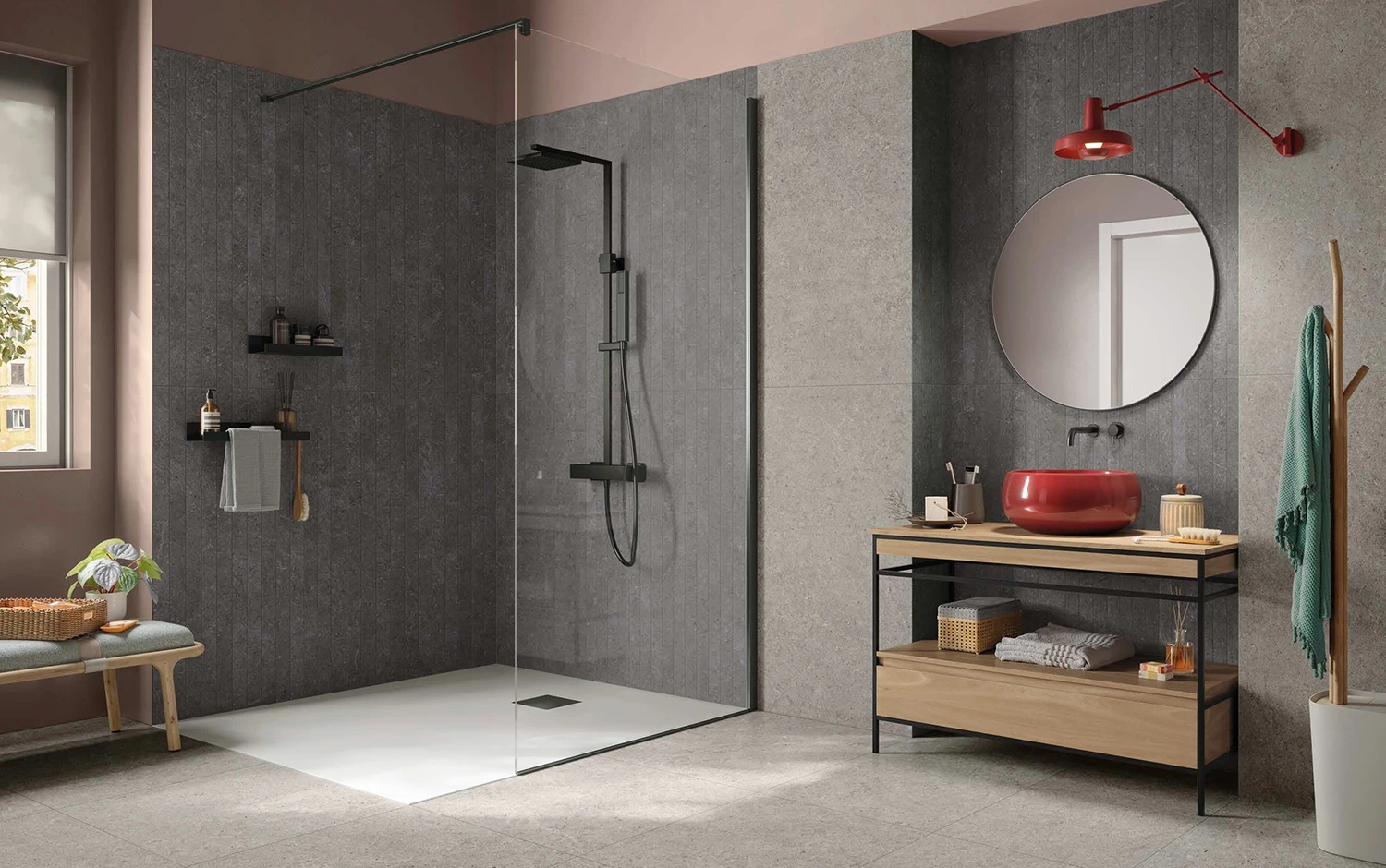 Bagno con zona doccia rivestita in gres porcellanato e piatto doccia a filo, Hausfloor Brescia