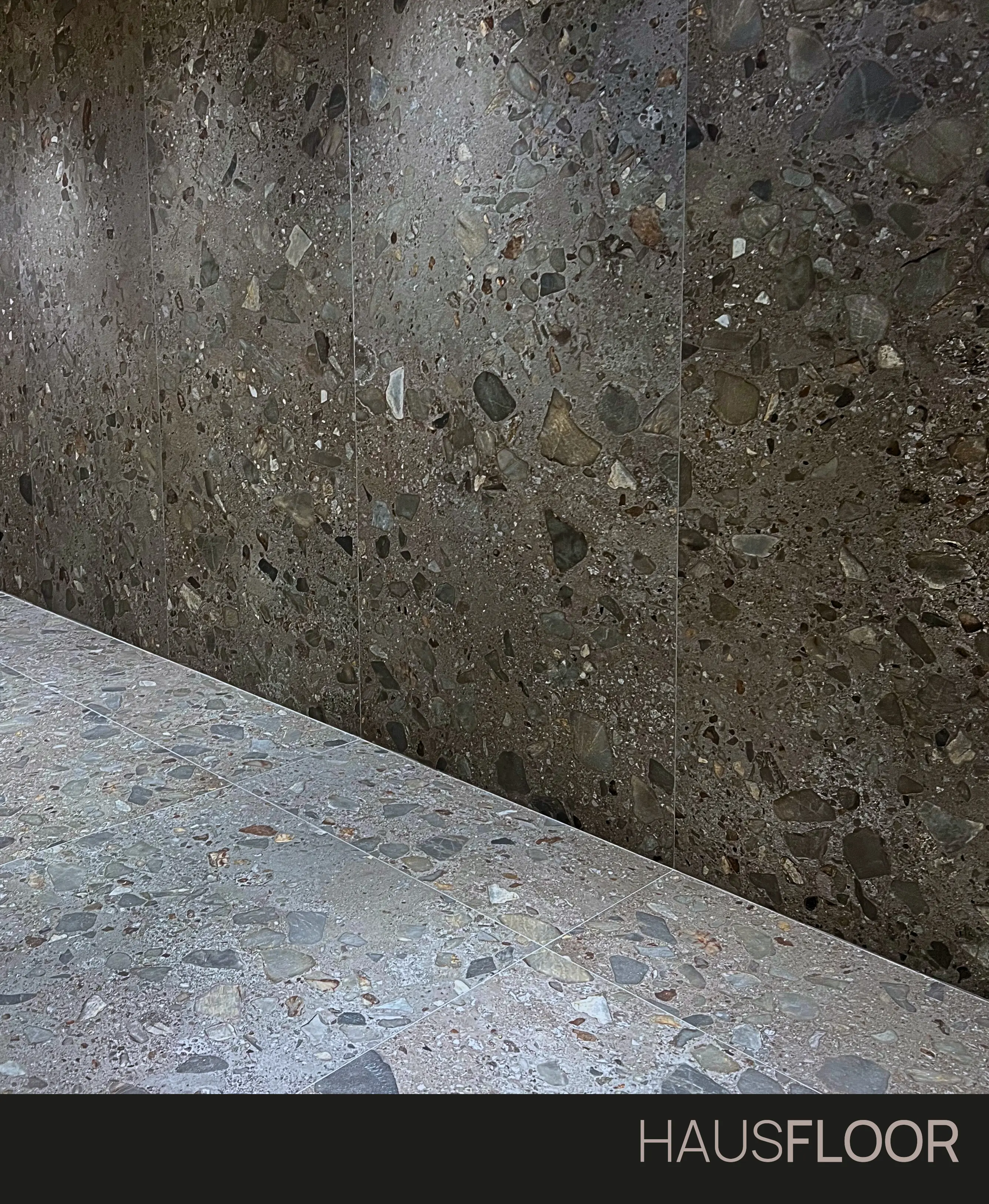 CERSAIE 2025 - PAvimento e muro in ciottoli - Hausfloor CERSAIE 2025 - PAvimento e muro in ciottoli - Hausfloor