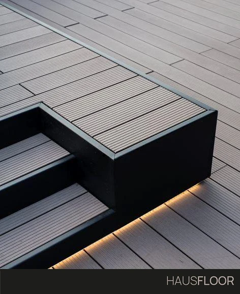 Dettaglio di scala creata con pavimentazione esterna in legno WPC - Hausfloor