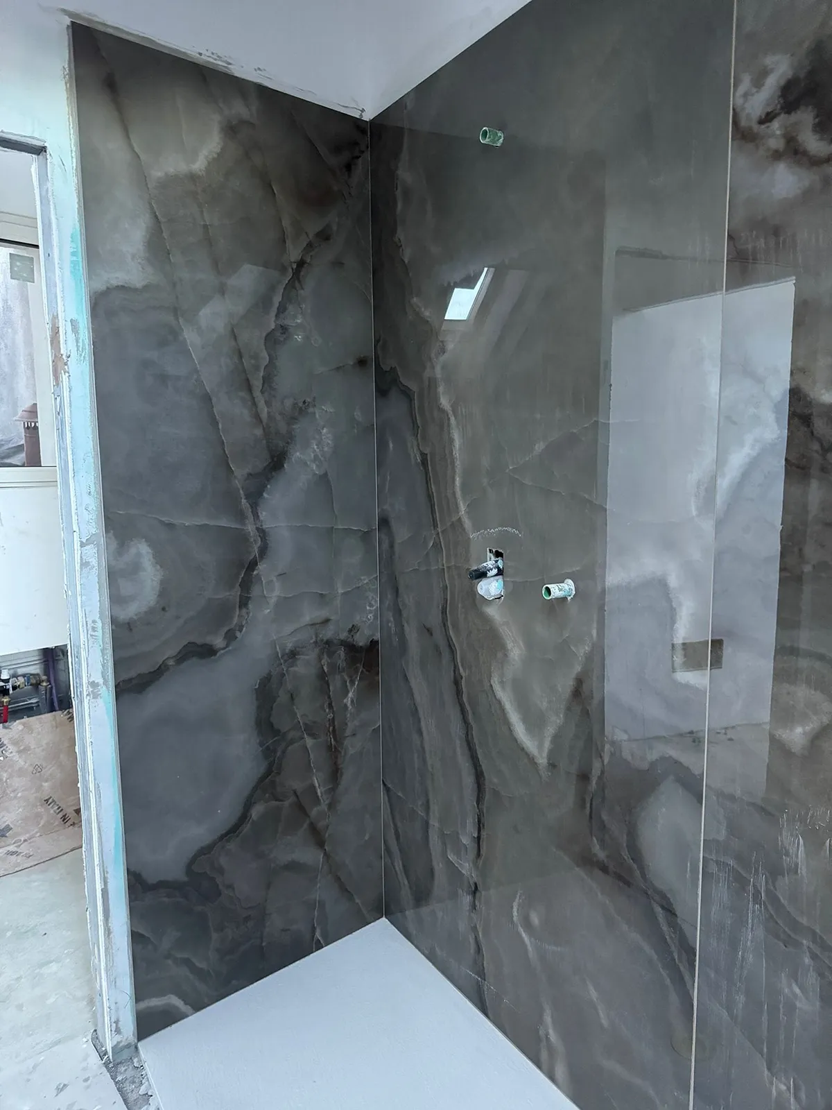 Gres effetto marmo scuro - Hausfloor