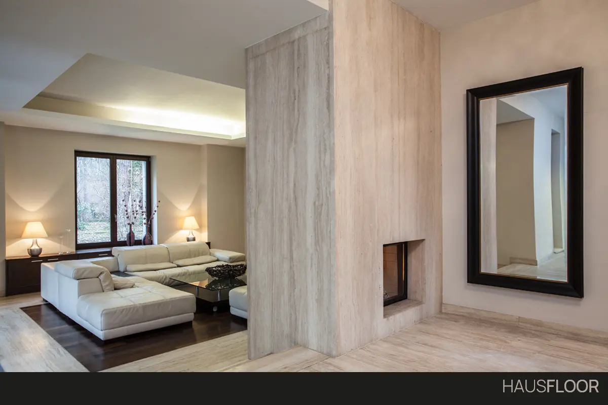 Gres effetto marmo - Sala con camino pavimneto Gres - Hausfloor