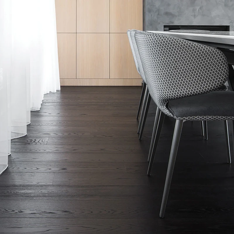 Parquet nero posato in cucina - Hausfloor