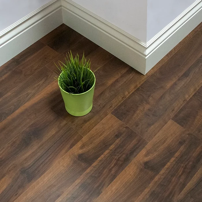 Parquet noce nel pavimento salotto - Hausfloor Brescia Milano