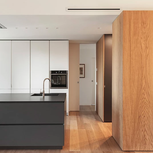 Parquet spazzolato posato in ingresso - Hausfloor Brescia Bergamo Milano