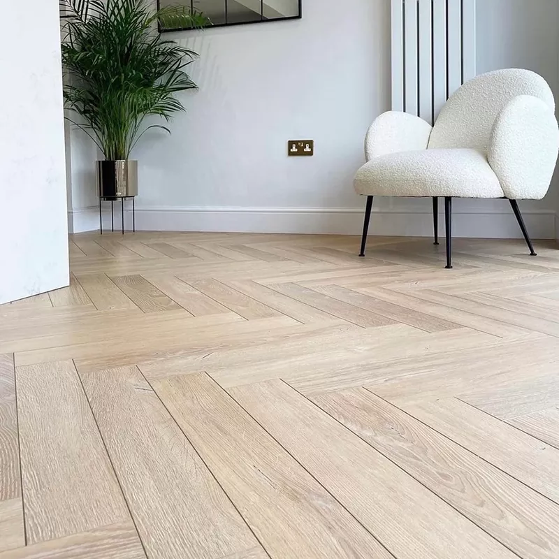 Parquet spina italiana rovere chiaro piallato a mano - Parquet Brescia, Bergamo, Milano Hausfloor