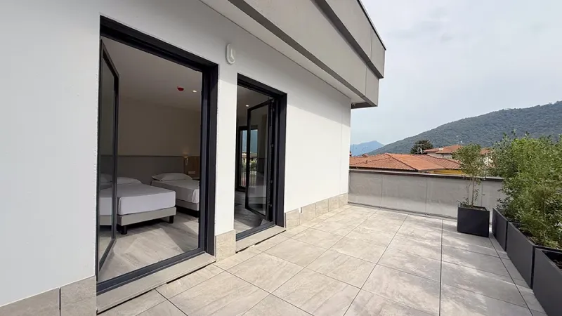 Esterni in gres porcellanato - Lake and More Suite Hotel - Pavimenti e rivestimenti