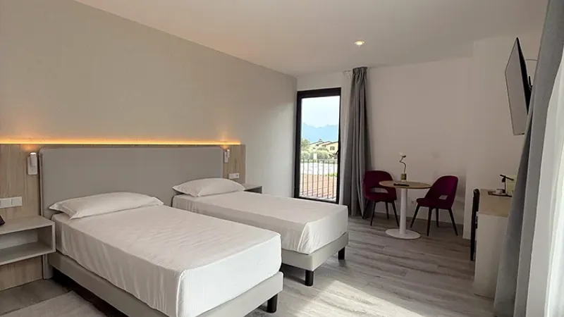 Pavimento in legno nella camera da letto - Lake and More Suite Hotel - Pavimenti e rivestimenti