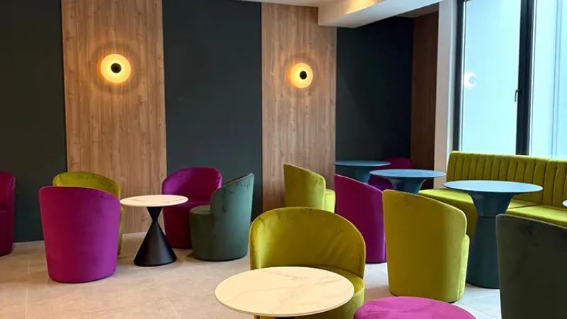 Sala da pranzo con pavimento in gres - Lake and More Suite Hotel - Pavimenti e rivestimenti