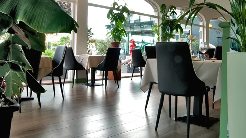 Ristorante L'Approdo - Vetrata sala principale - HausFloor