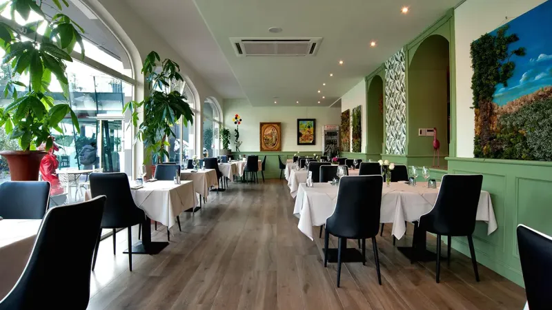 Ristorante L'Approdo - Interno dal fondo - HausFloor