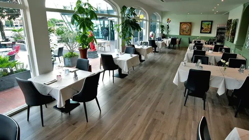 Ristorante L'Approdo - Vetrata dal fondo - HausFloor